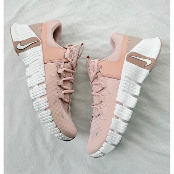 9.5 Women’s Nike Free Metcon 5 Gym Training Shoe Pink Oxford White DV3950-600 - Picture 2 of 6